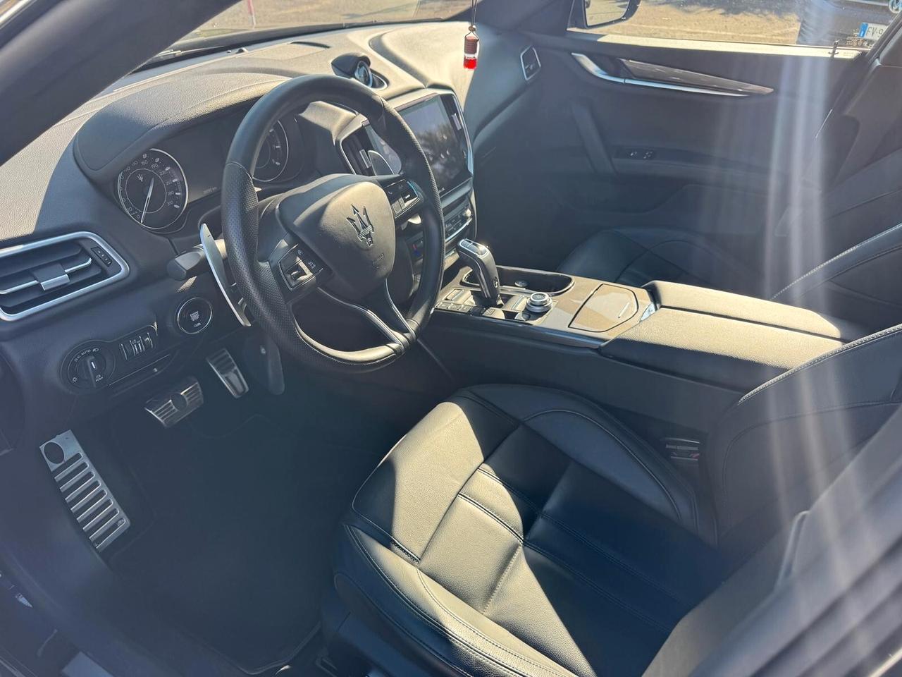 Maserati Ghibli 330 CV MHEV