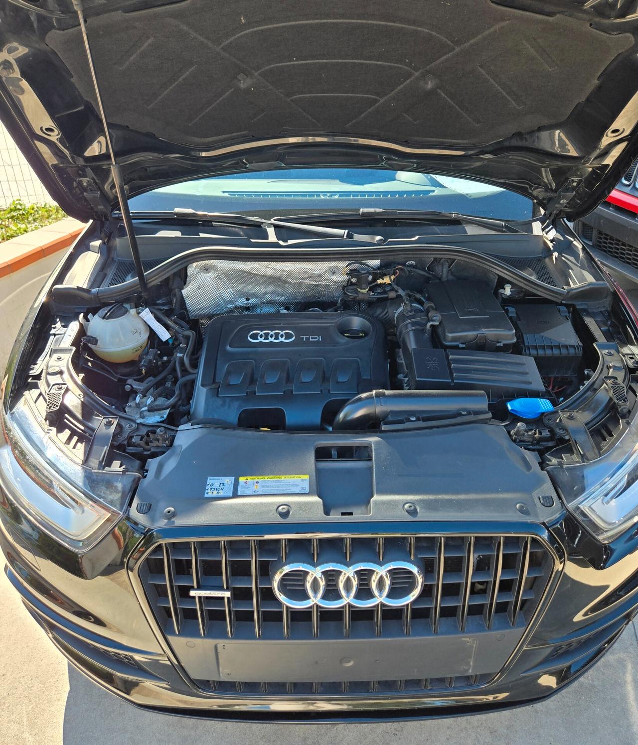 Audi Q3 2.0 TDI quattro 3X S-Line Black Edition Unica in Italia