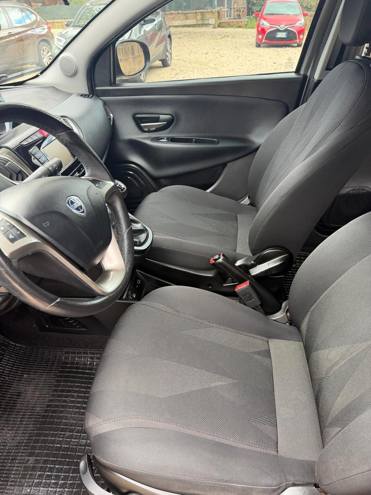 Lancia Ypsilon 1.0 FireFly 5 porte S&S Hybrid Ecochic Gold