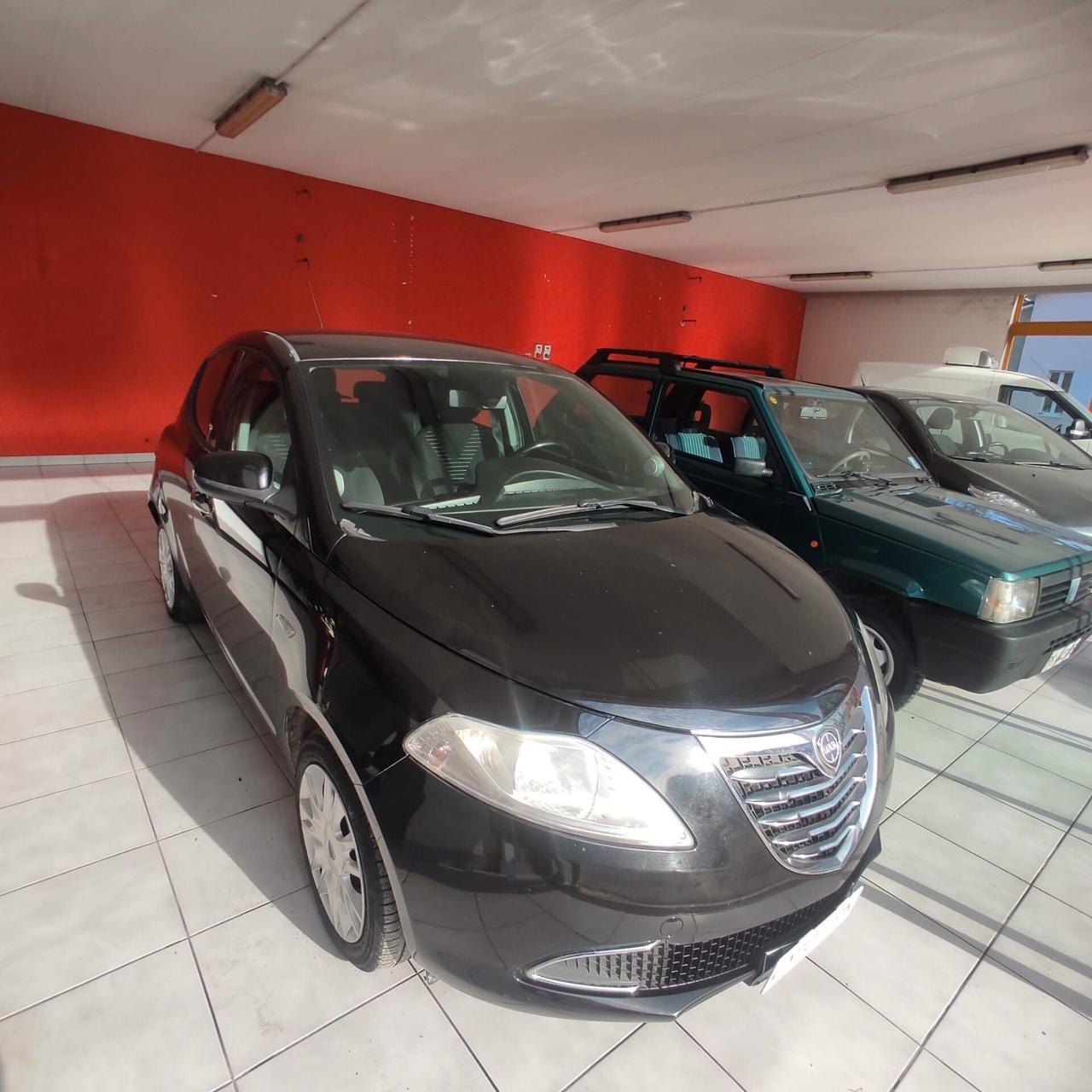 Lancia Ypsilon 1.3 MJT 16V 95 CV 5 porte S&S Silver