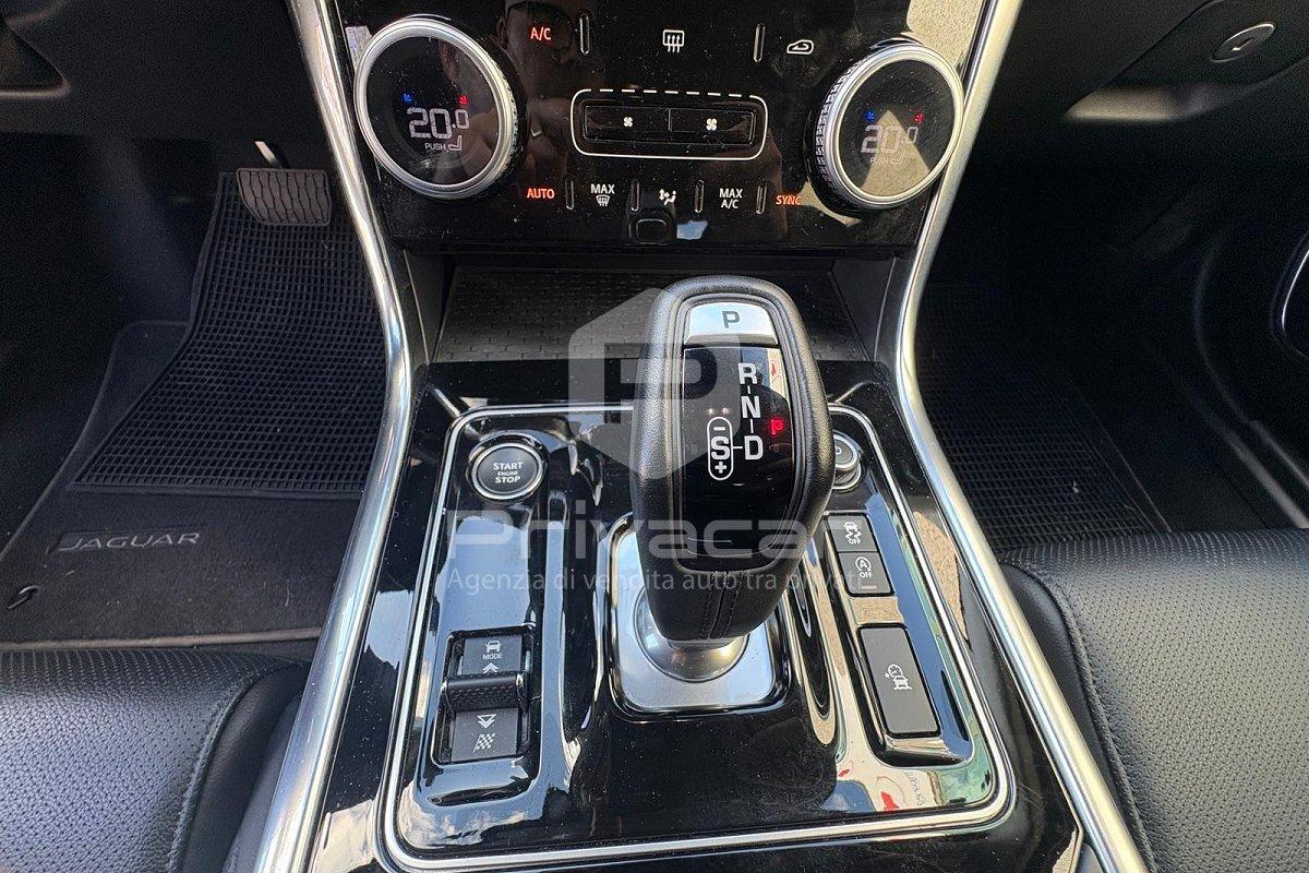 JAGUAR XE 2.0 250 CV aut. SE