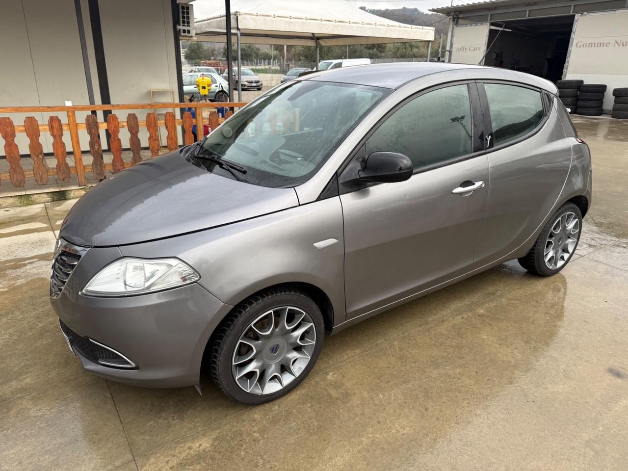 Lancia Ypsilon 1.3 MJT 95 CV 5 porte Platinum
