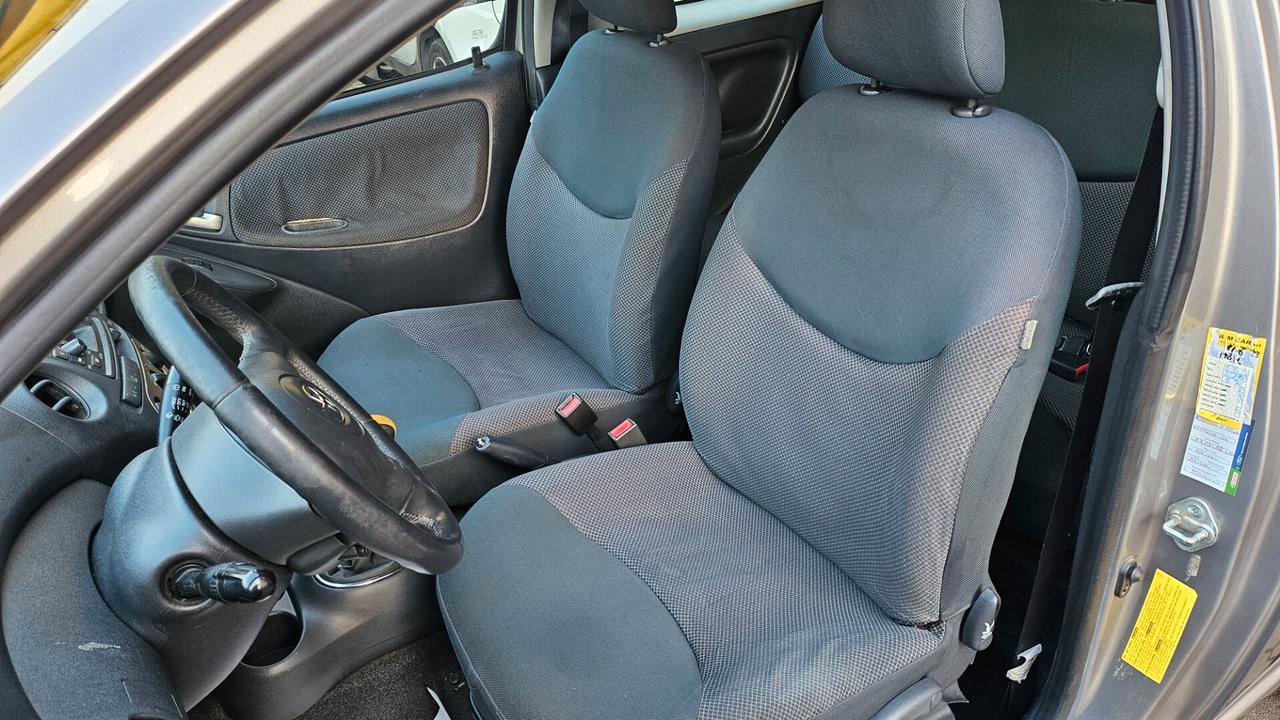 Toyota Yaris 1.0i 16V Targa GM849ZJ