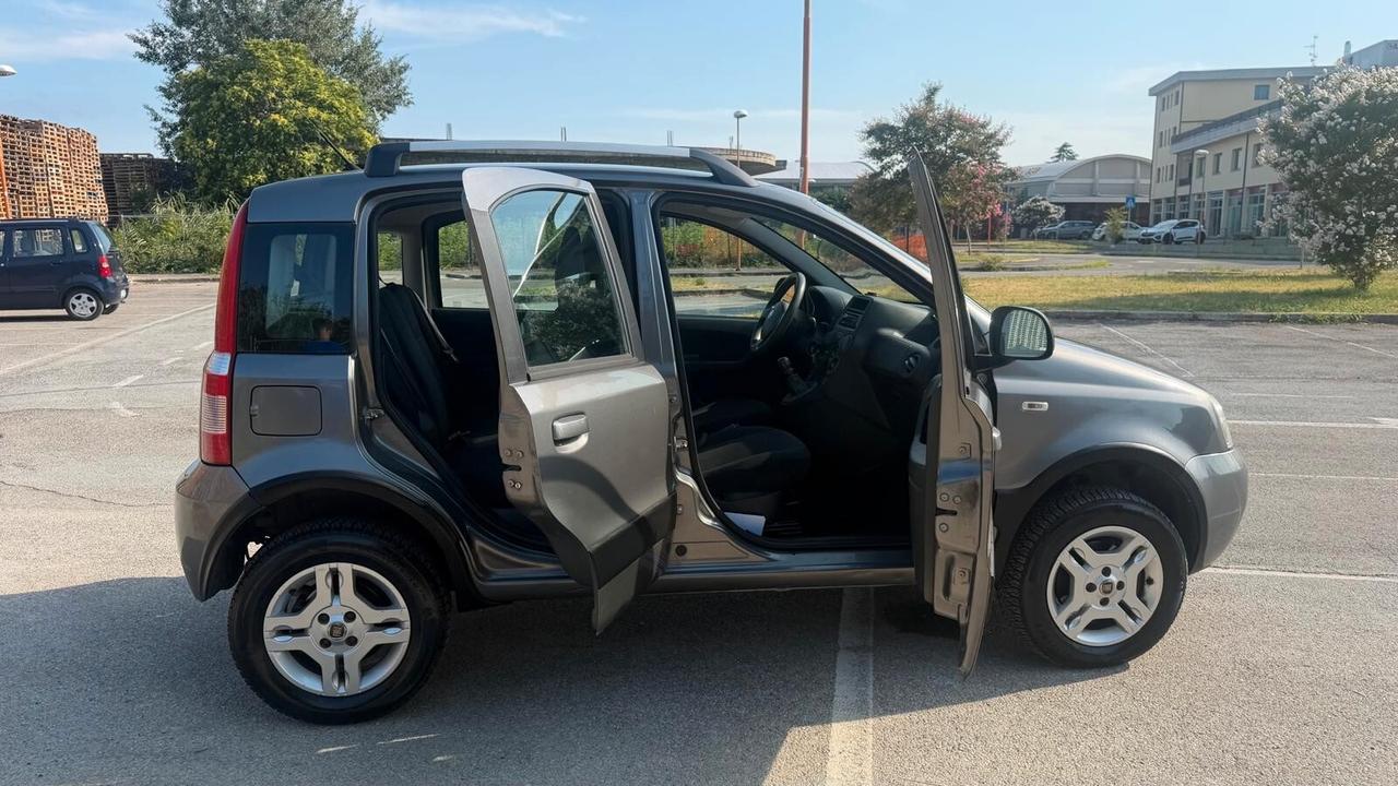 Fiat Panda 1.3 MJT 16V DPF 4x4 Climbing