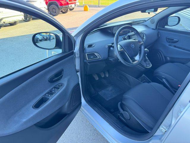 LANCIA Ypsilon 1.0 FireFly 5p Hybrid Ecochic Gold IVA ESPOSTA