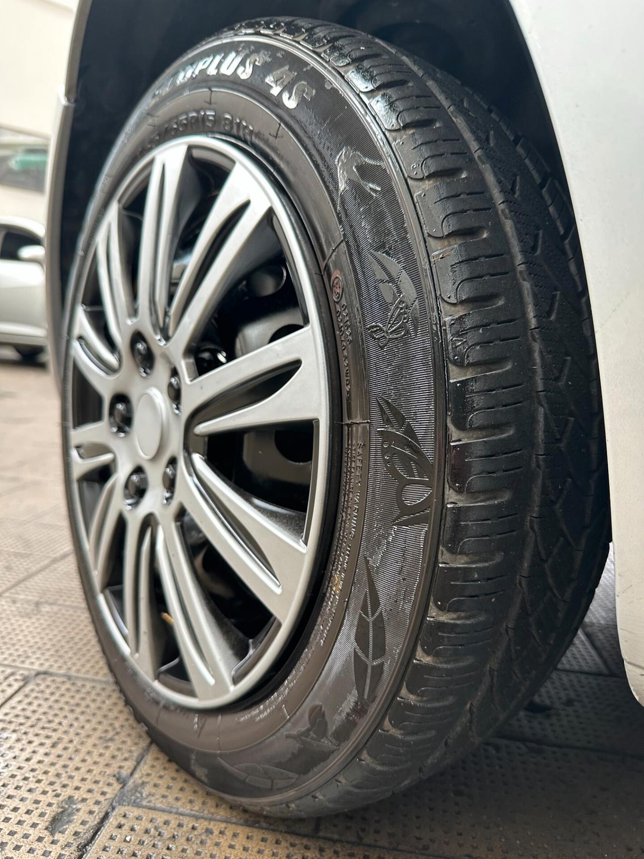 Renault Clio 1.2 Benz, Euro 5A, pari al nuovo e uni propriet