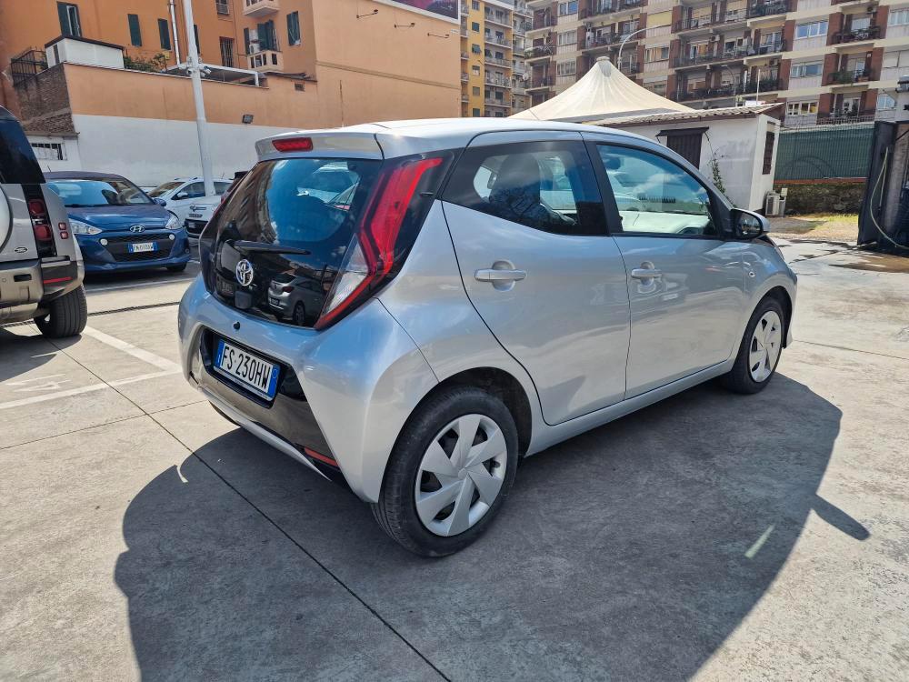 Toyota Aygo 5 Porte Aygo 5p 1.0 x-play 72cv km 21000