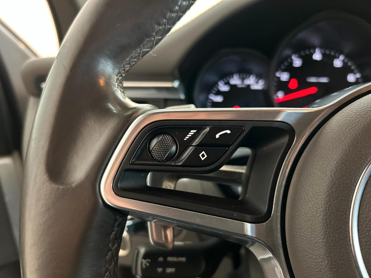 Porsche Macan 2.0 245cv pdk-Dettagli in Descrizione