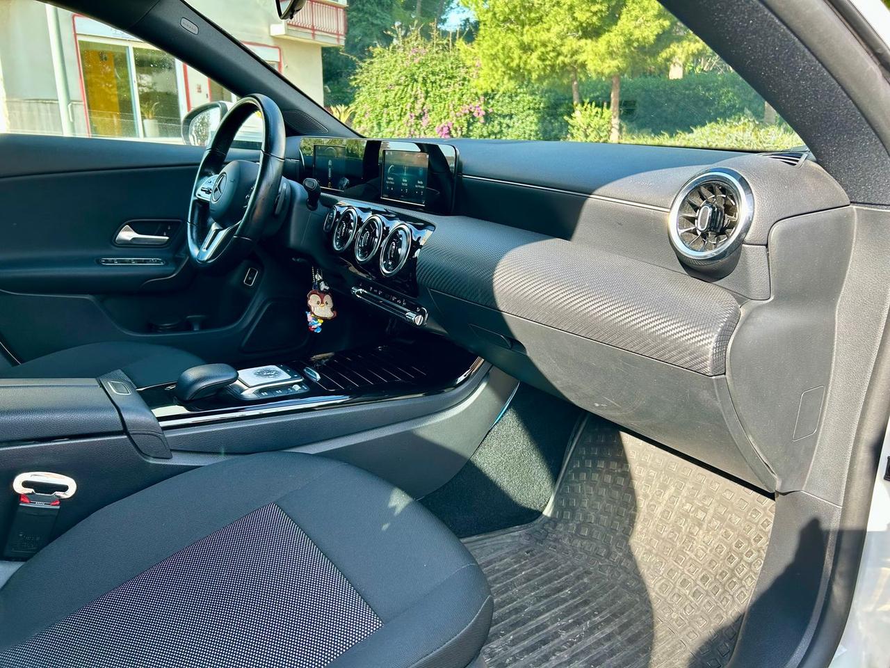 Mercedes-Benz CLA 180 D Business #8926