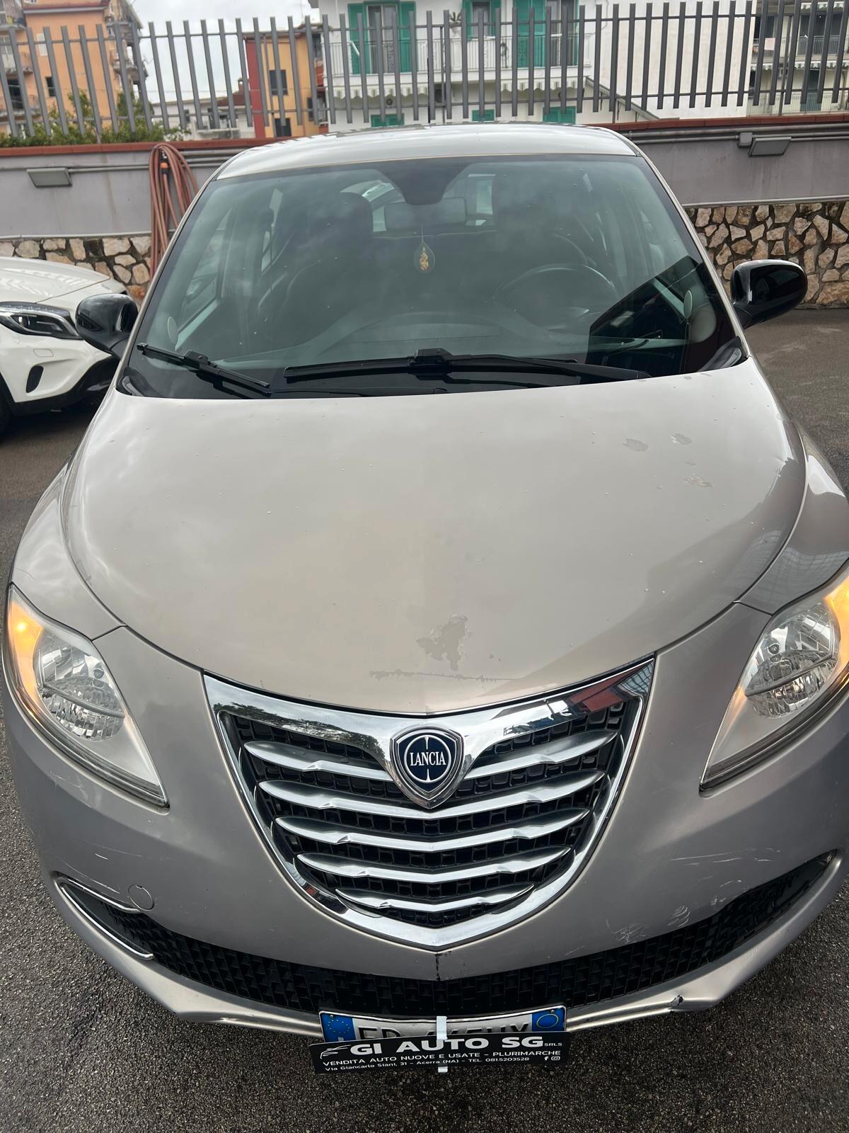 Lancia Ypsilon 0.9 TwinAir 85 CV 5 porte Metano Ecochic Silver