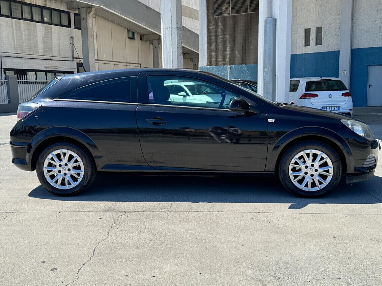 Opel Astra GTC 1.7 CDTI 110CV ecoFLEX 3P. 2009