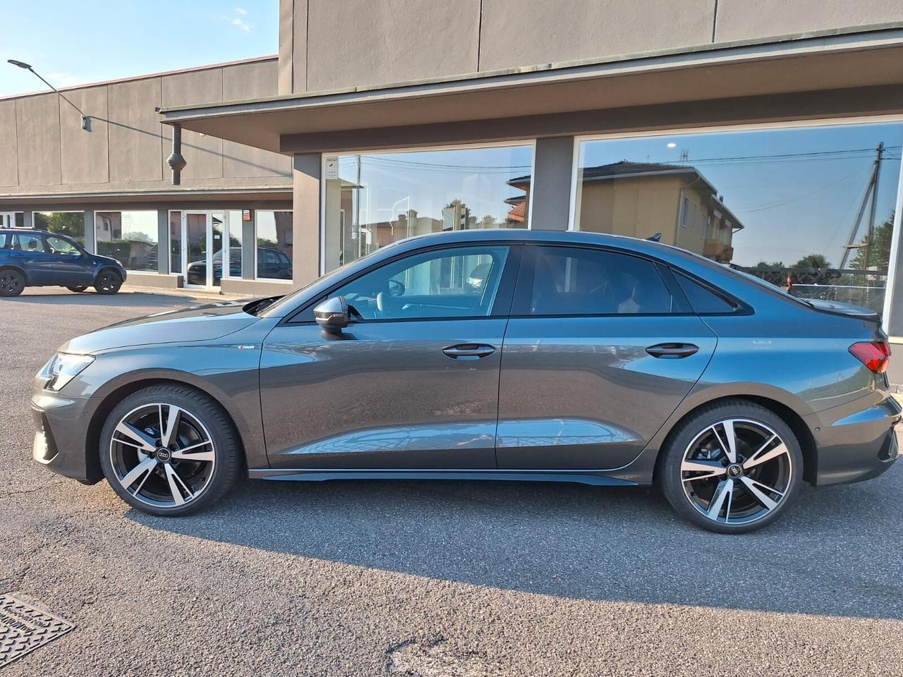 Audi A3 Sedan 35 TDI S tronic line edition