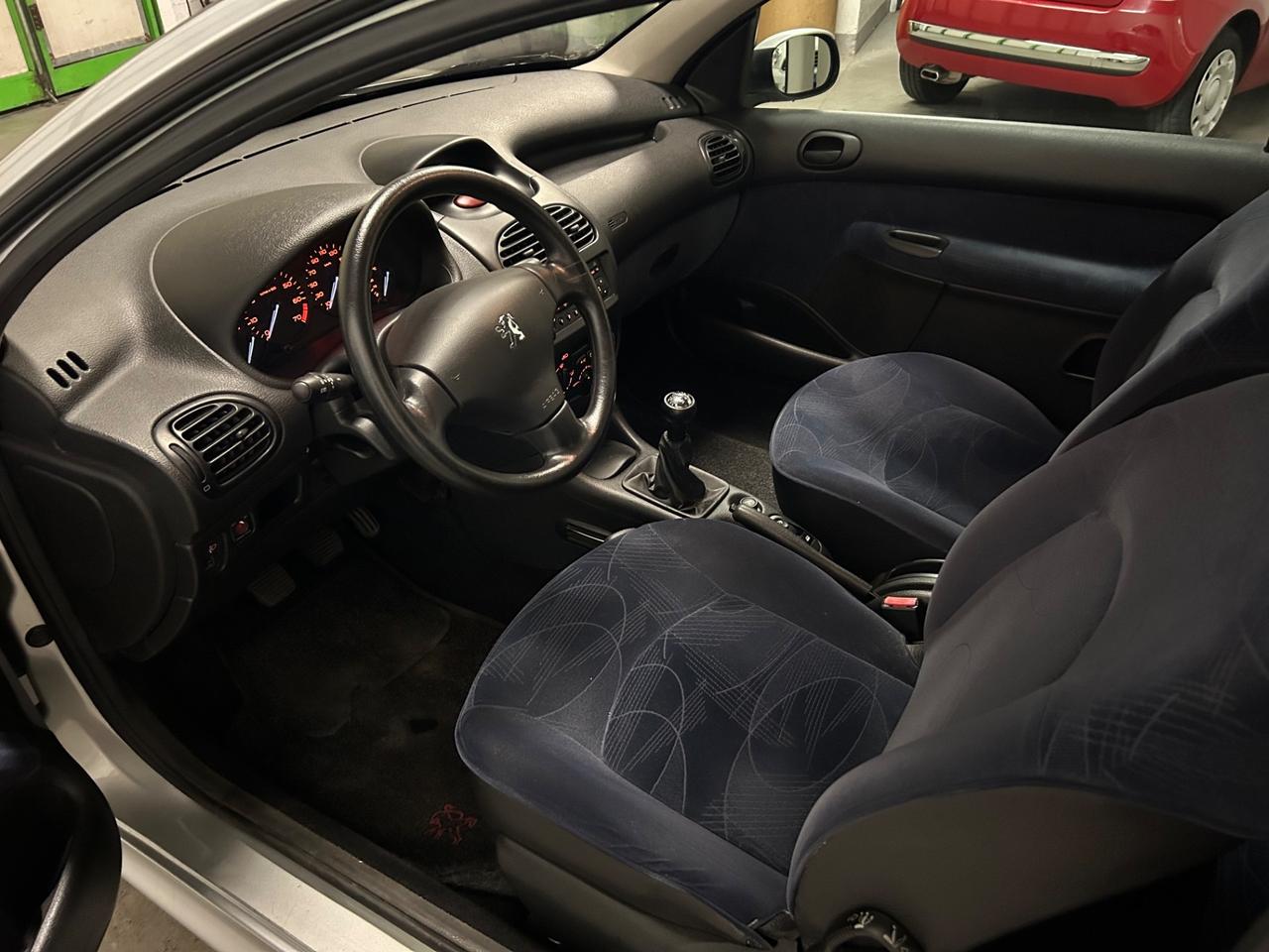 Peugeot 206 1.1 3p. XR