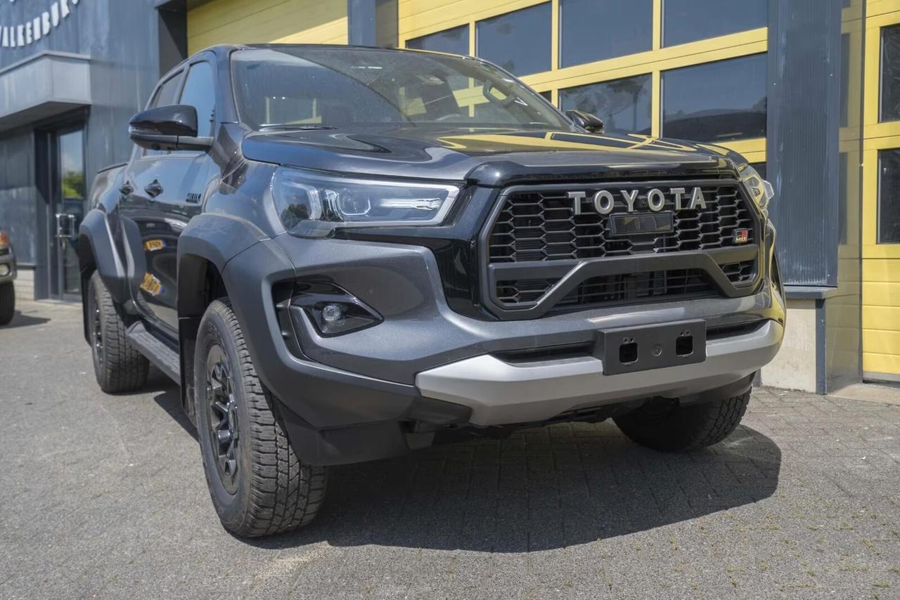 Toyota Hilux 2.8 D-4D A/T 4WD 4 porte Double Cab GR SPORT