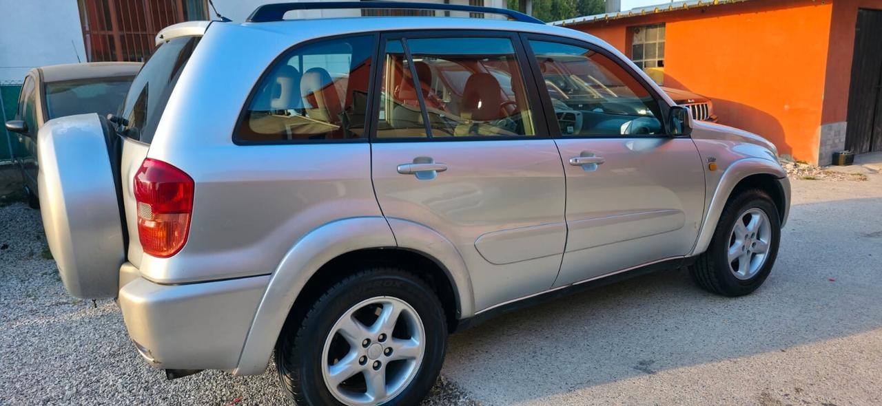 Toyota RAV 4 RAV4 2.0 Tdi D-4D 5 porte Sol
