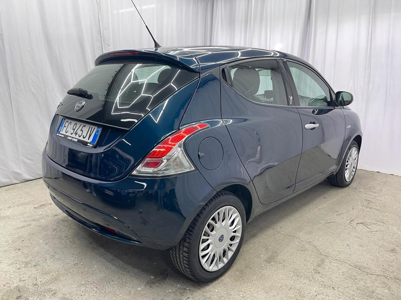 Lancia Ypsilon 1.2 69 CV 5 porte Silver