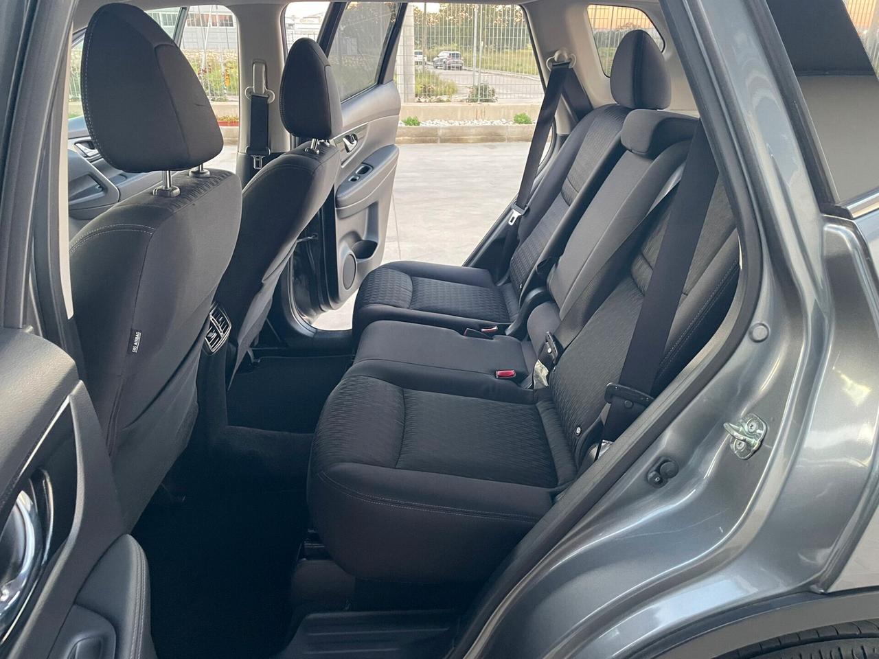 Nissan X-Trail dCi 4WD inserimento manuale