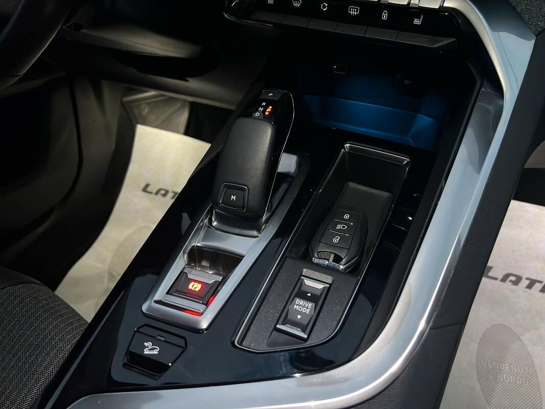 Peugeot 3008 II 1.5 bluehdi Allure Pack 130cv eat8 Con TELECAMERA