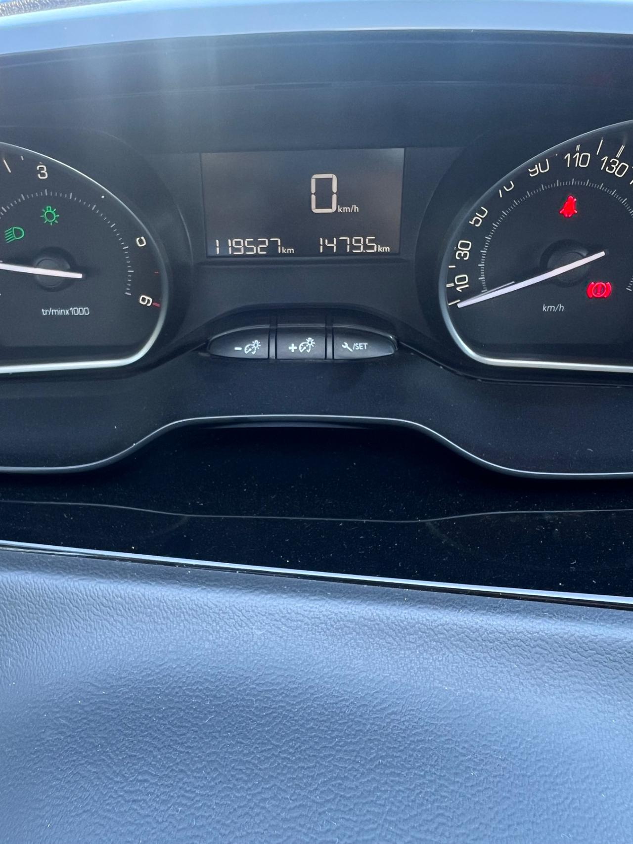 Peugeot 208 BlueHDi 75 5 porte Allure