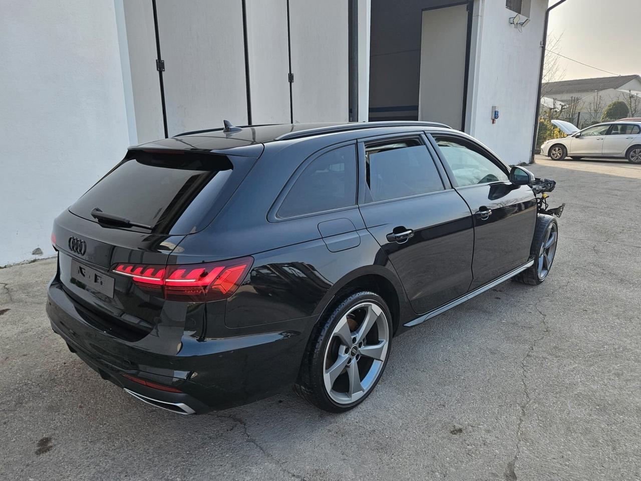 Audi A4 Avant 40 2.0 tfsi mhev S line 204cv INCIDENTATA
