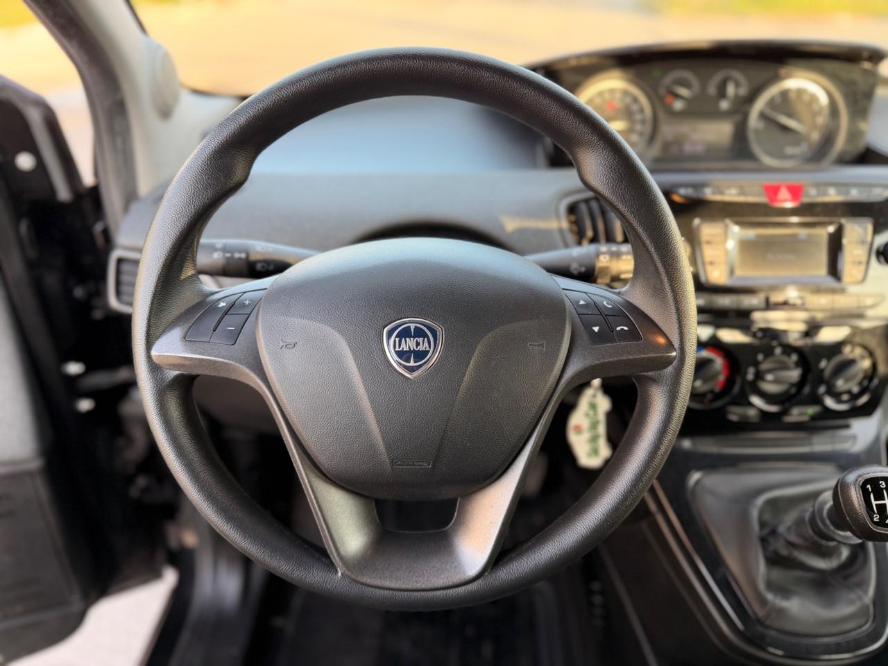 Lancia Ypsilon 1.0 FireFly 5 porte S&S Hybrid Alberta Ferretti
