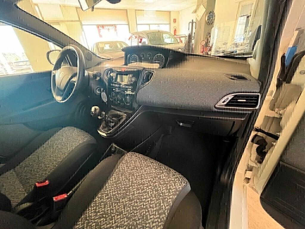 Lancia Ypsilon 0.9 TwinAir 5p Ecochic Metano Adatta per Neopatentati