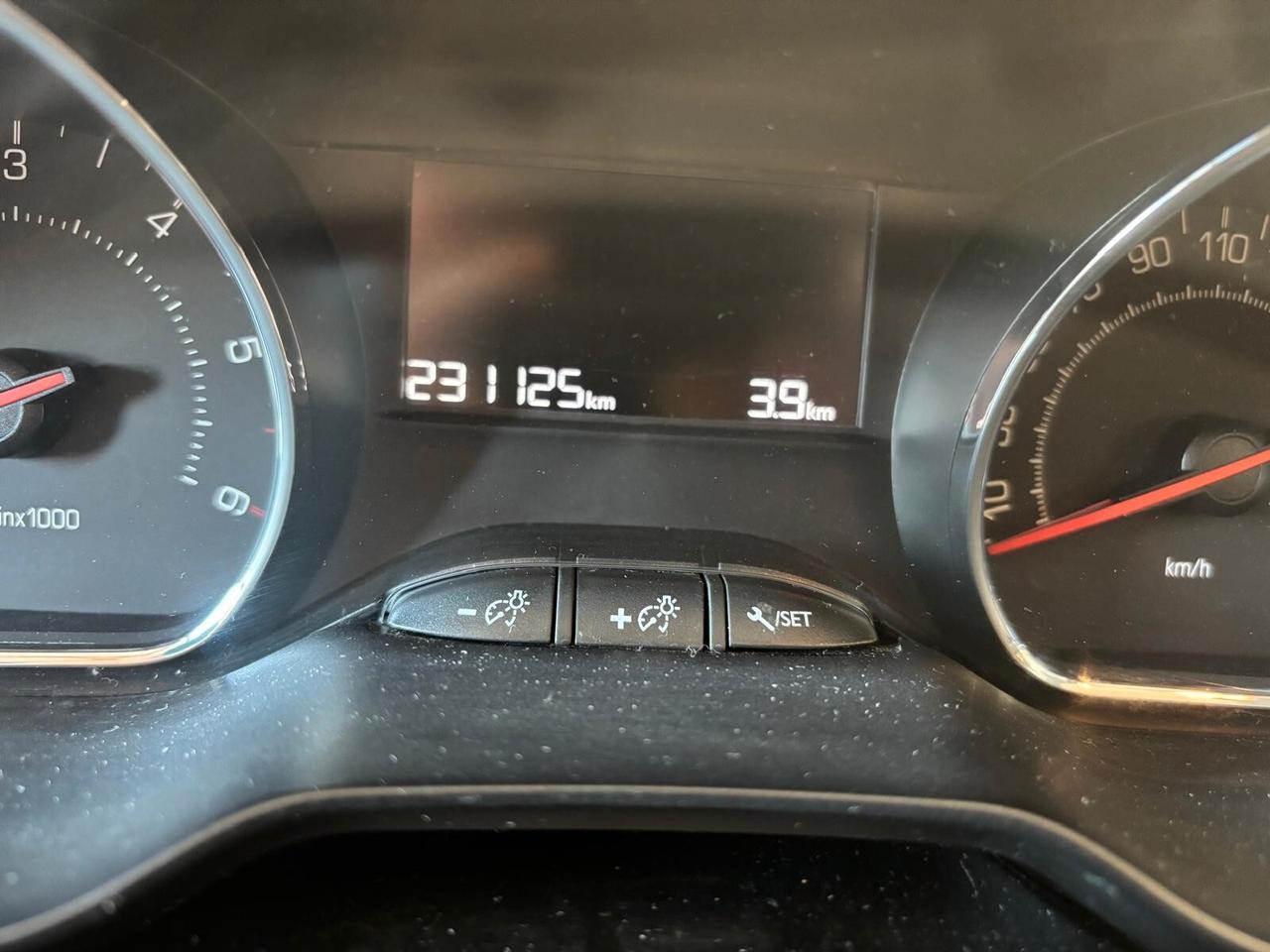PEUGEOT 208 ANNO 2012 DS 1.4 ADATTA NEOPATENTATI KM 230 MILA