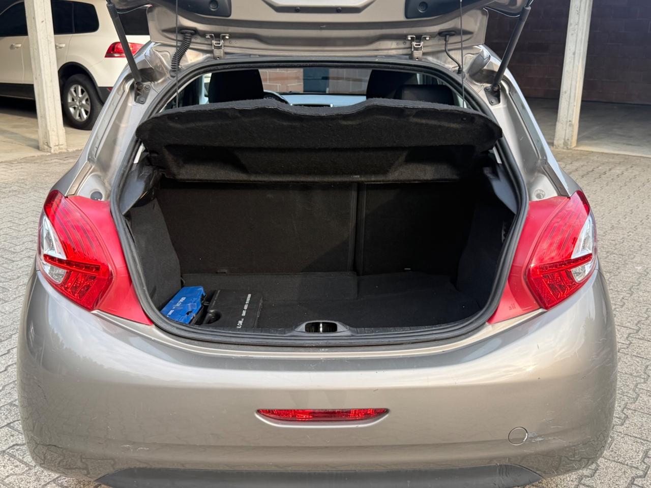 Peugeot 208 1.4 HDi 68 CV 5 porte Allure
