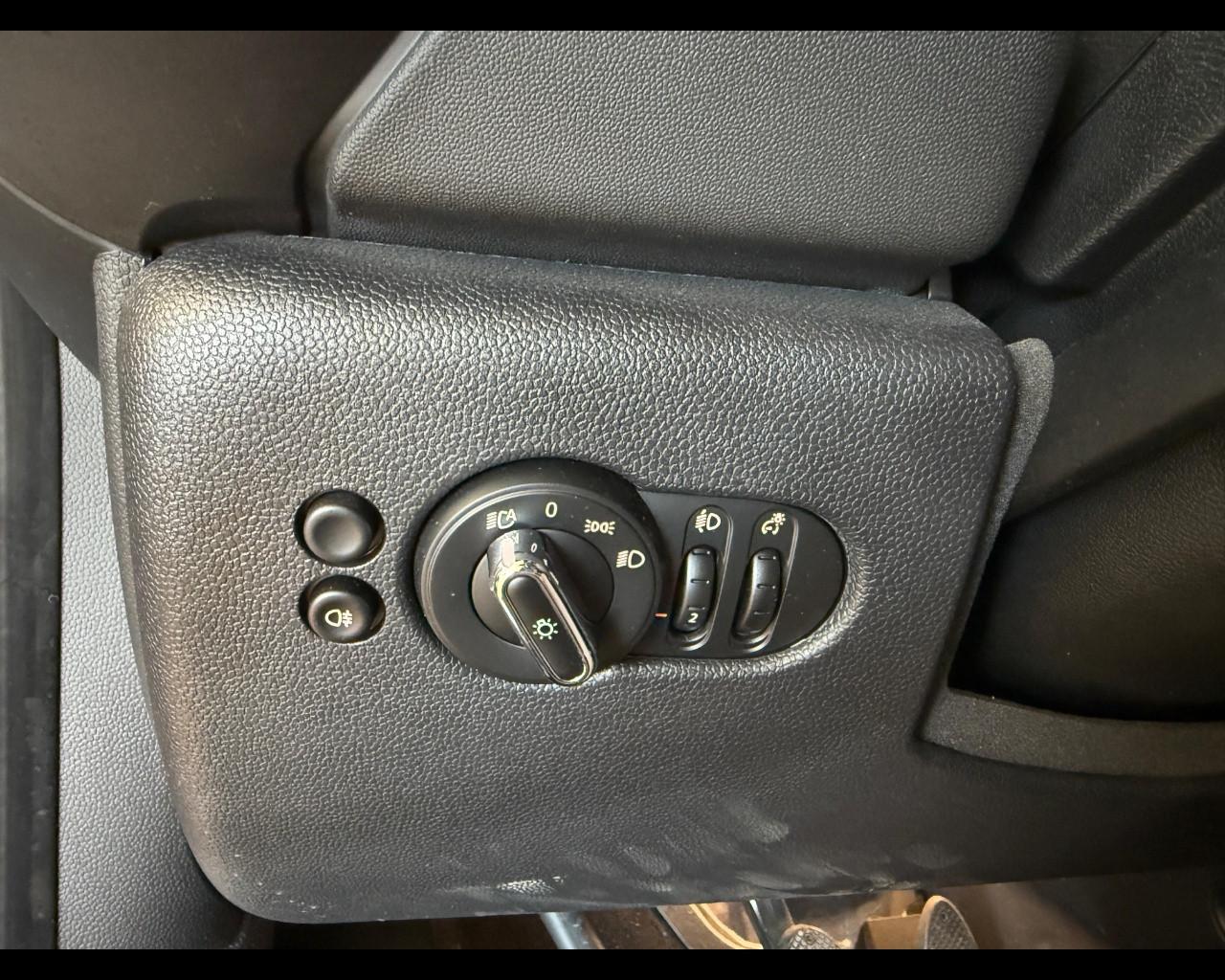 MINI Mini 4ª serie (F56) - Mini 1.5 Cooper Essential