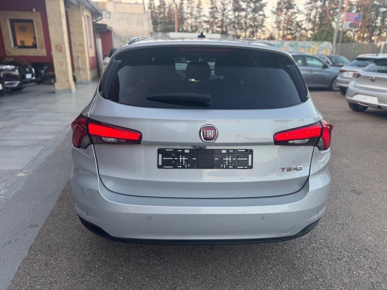 Fiat Tipo 1.6 Mjt SW Lounge Navi Retro Carplay