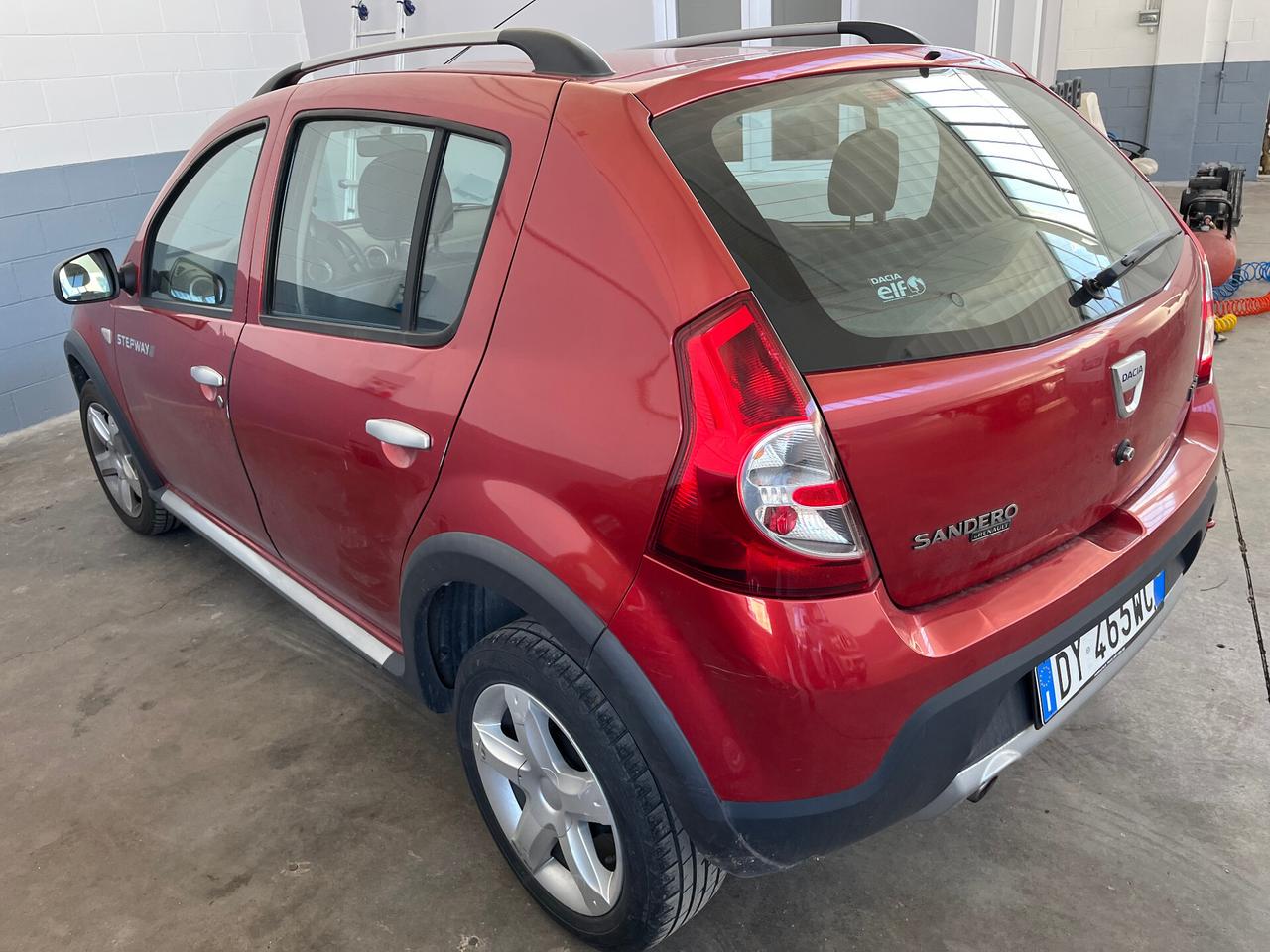 Dacia Sandero 1.6 8V Lauréate