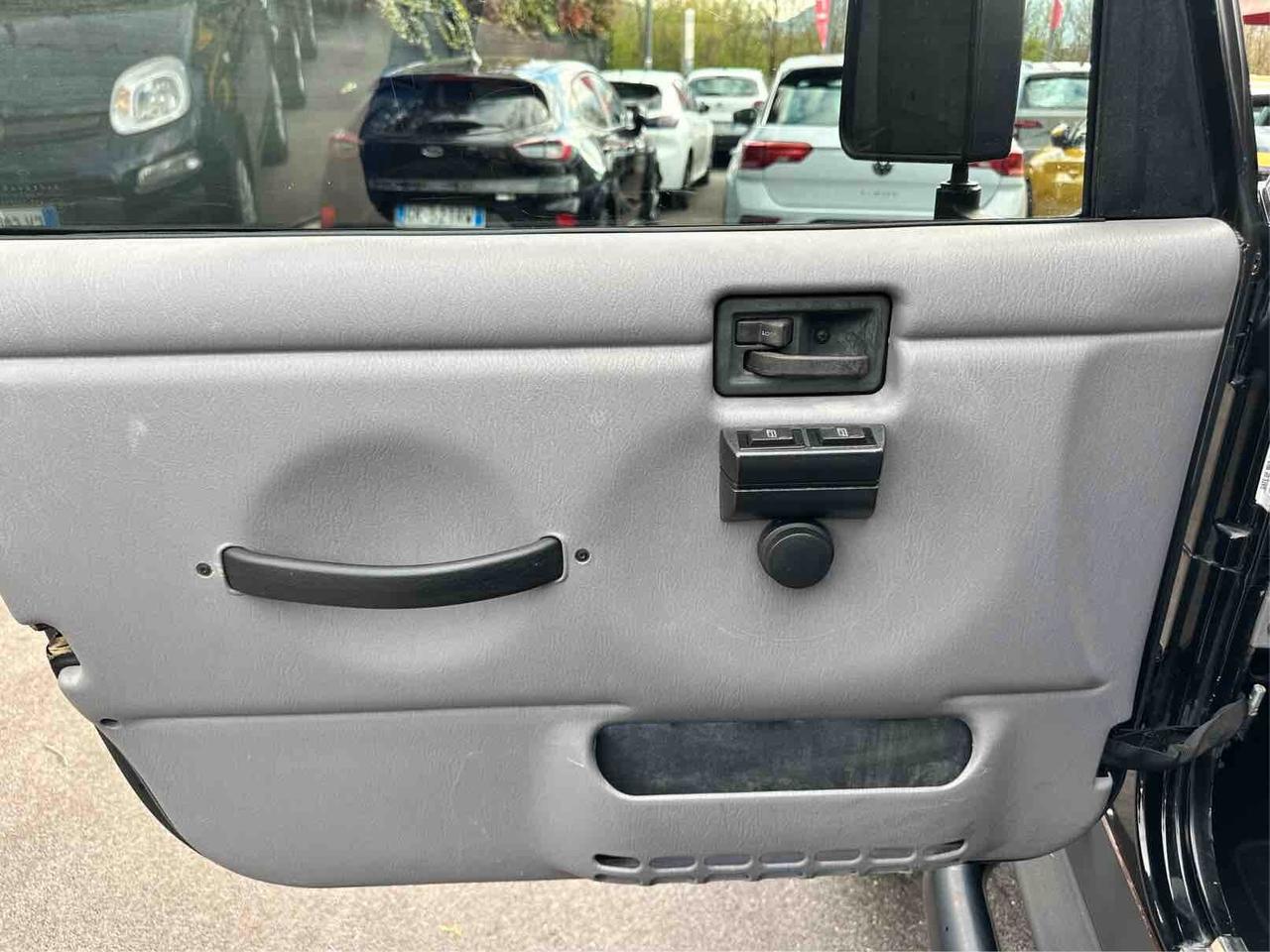 Jeep Wrangler 2.5 cat Soft top (EU)