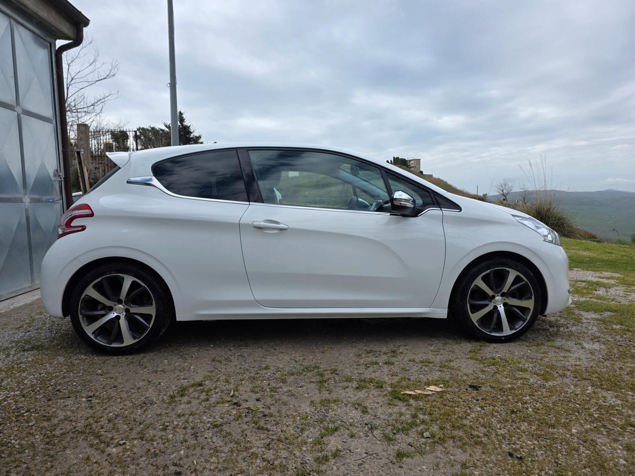 Peugeot 208 1.6 THP 156 CV 3 porte pre GTi