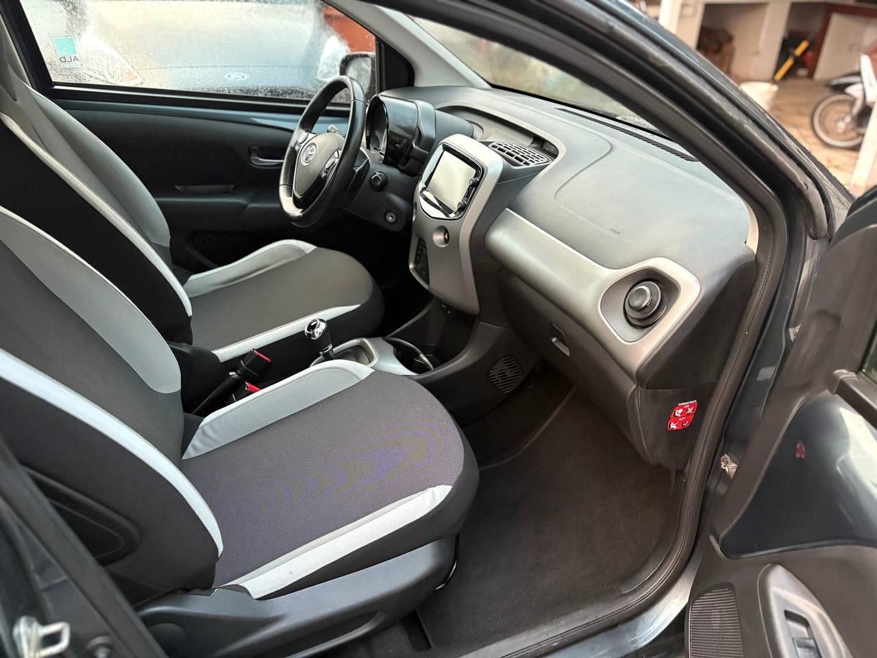 Toyota Aygo 1.0 VVT-i 69 CV 5 porte x-cool TSS