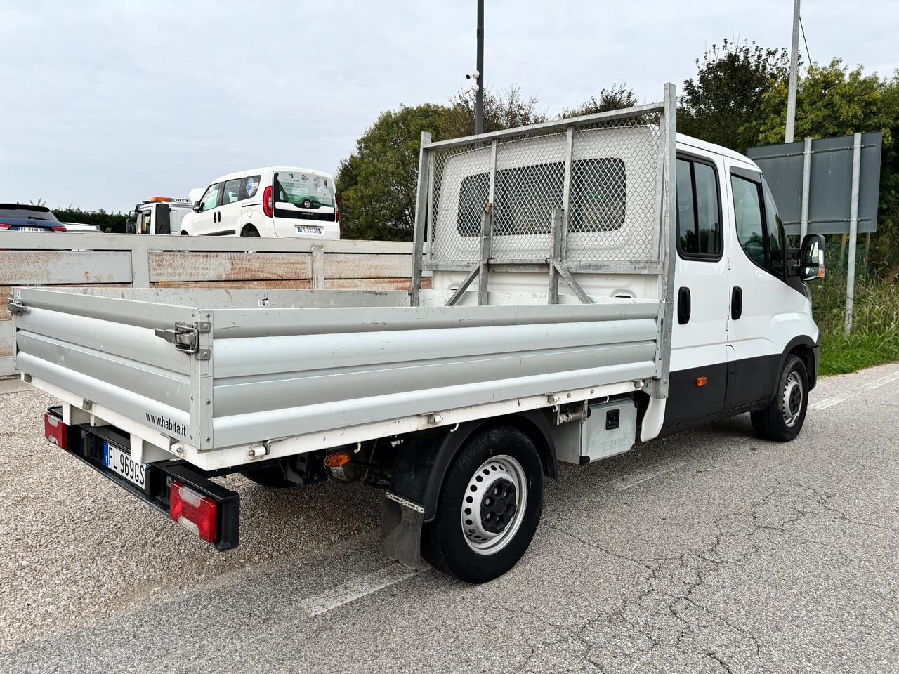 IVECO DAILY DOPPIA CABINA 7 POSTI