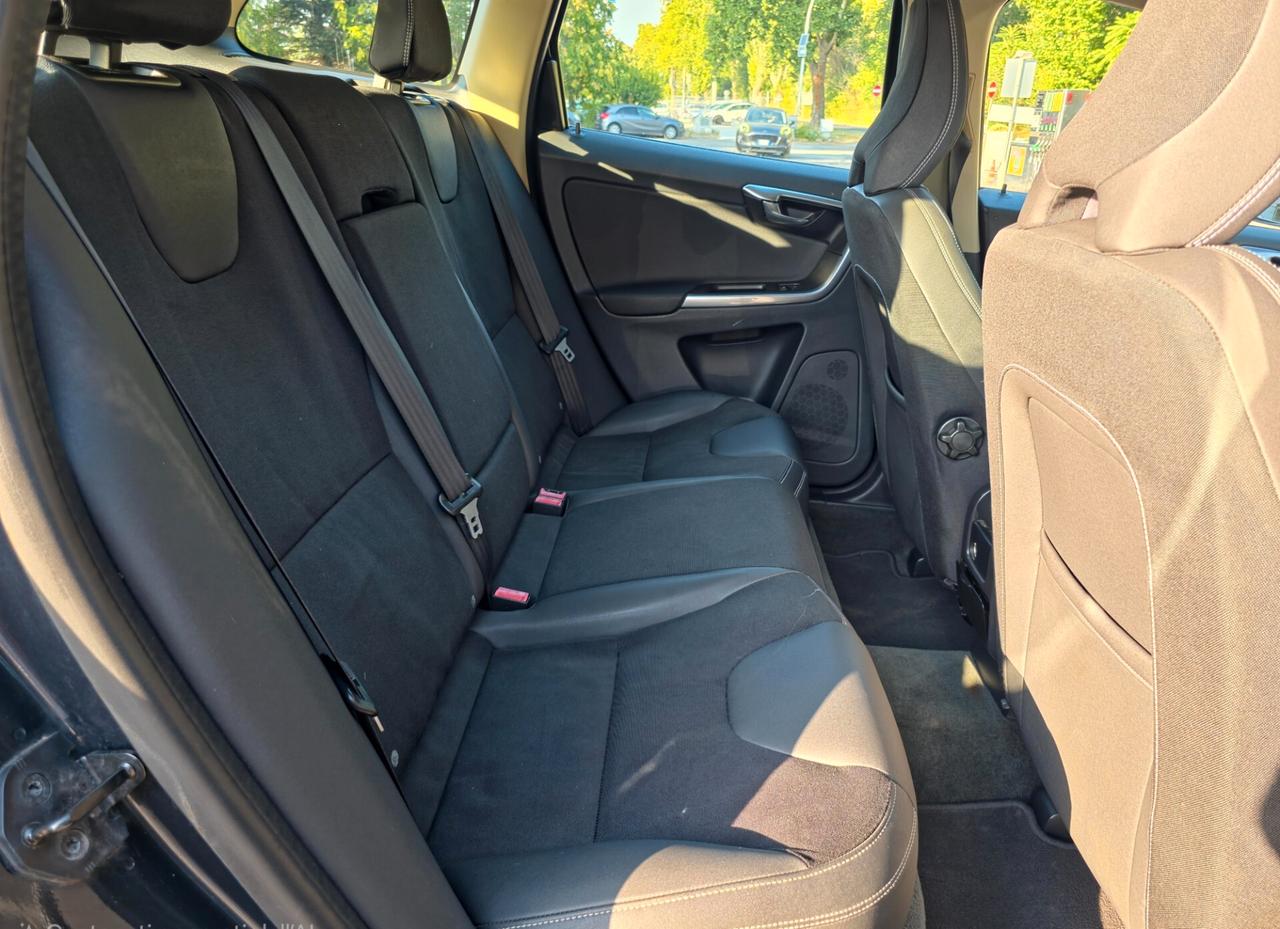 Volvo XC 60 XC60 D5 AWD Geartronic Summum CV-215 E5 Automatico 2012