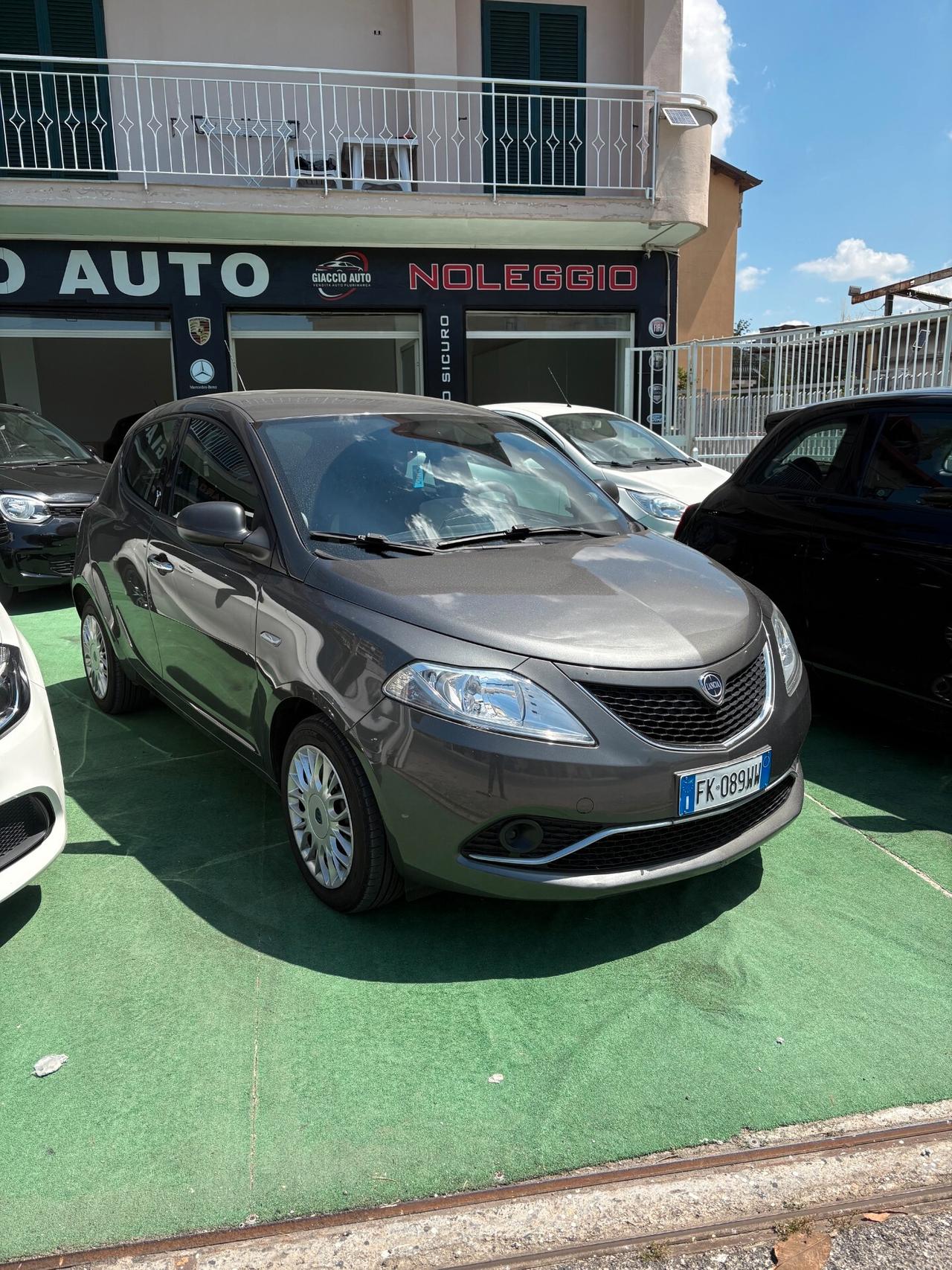 Lancia Ypsilon 1.2 69 CV 5 porte Silver