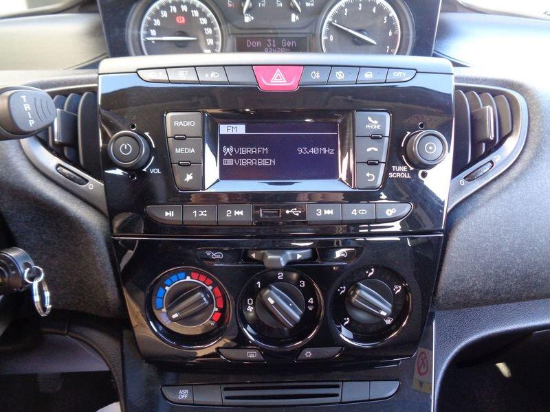Lancia Ypsilon Ypsilon 1.0 FireFly 5 porte S&S Hybrid Ecochic Silver