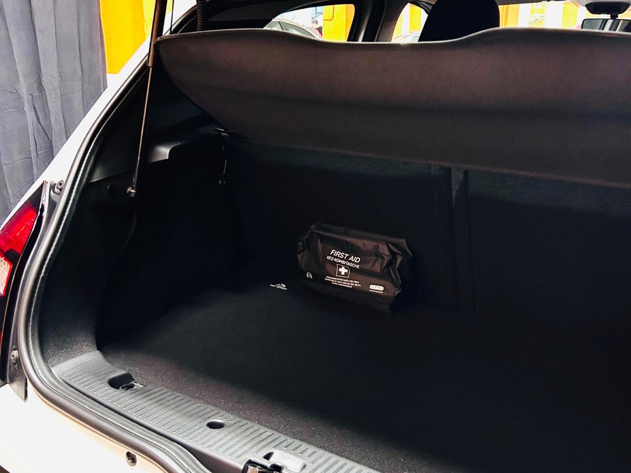 RENAULT TWINGO SCe BIANCA 1.0 BENZINA CON SOLI 40.219 KM.
