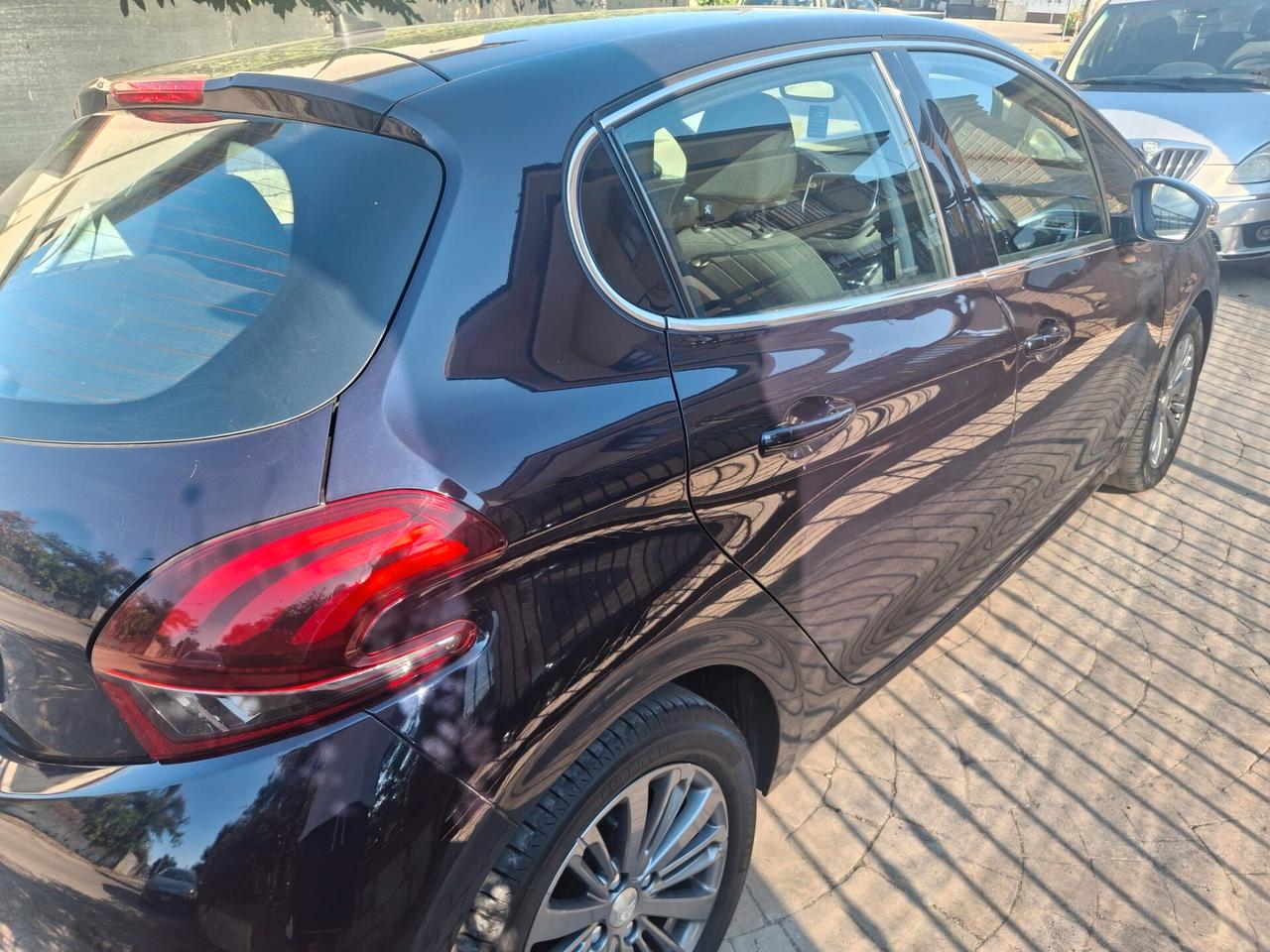 Peugeot 208 BlueHDi 75 5 porte Allure Neopatentati