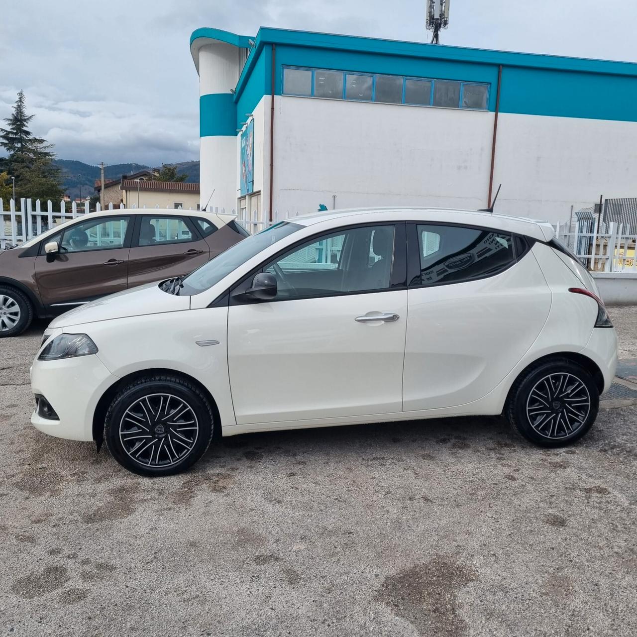 Lancia Ypsilon 1.0 FireFly 5 porte S&S Hybrid Ecochic A. Ferretti