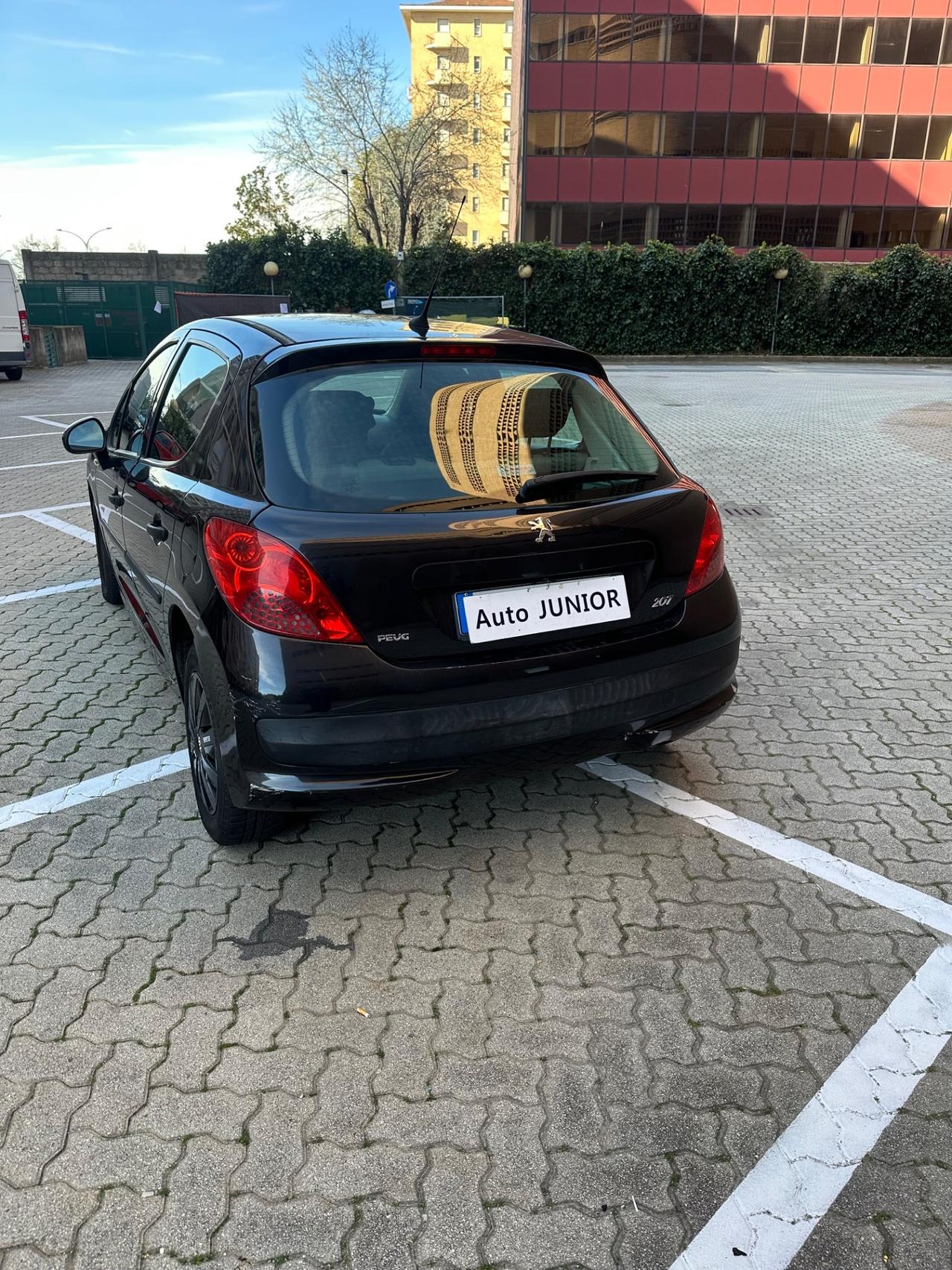 Peugeot 207 1.4 8V 75CV 5p. ONE Line