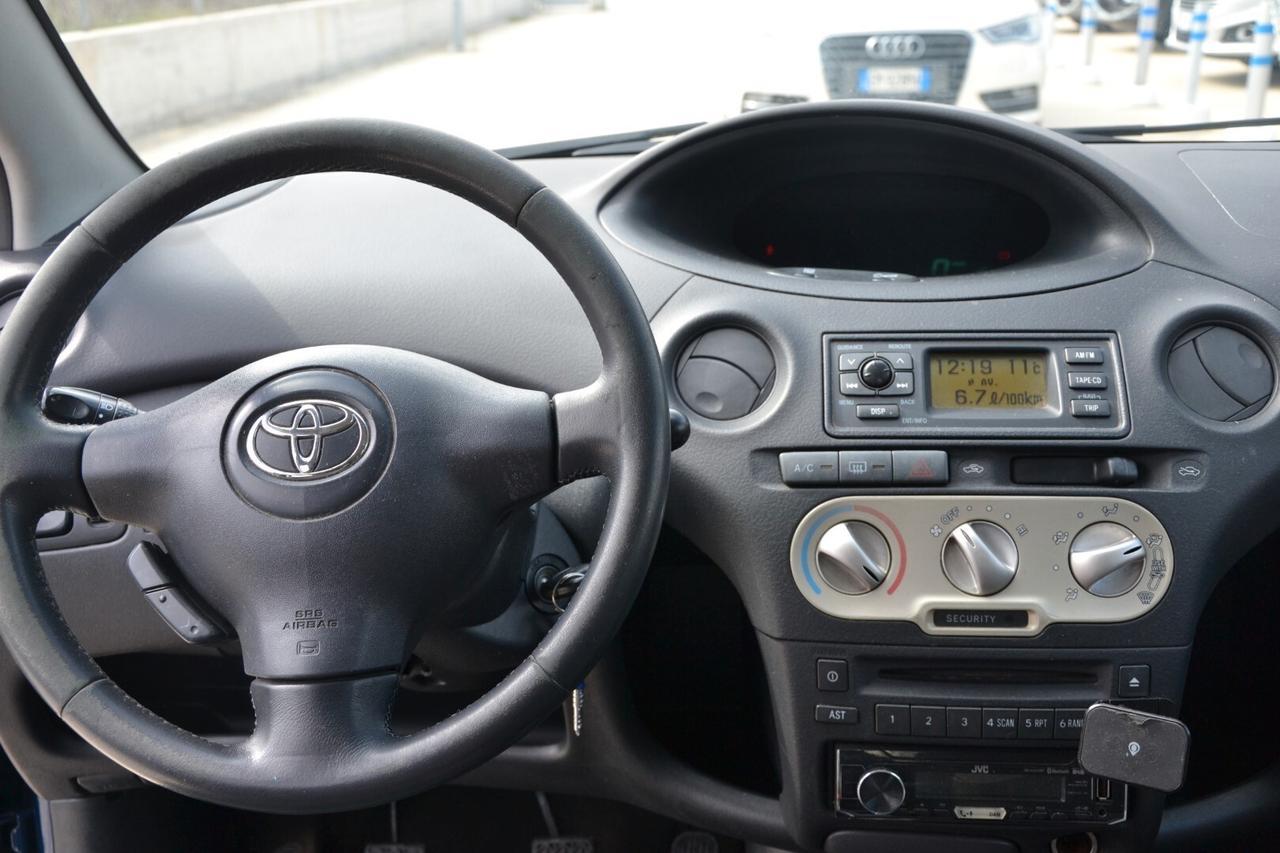 Toyota Yaris 1.0i 16V cat 5 porte Sol