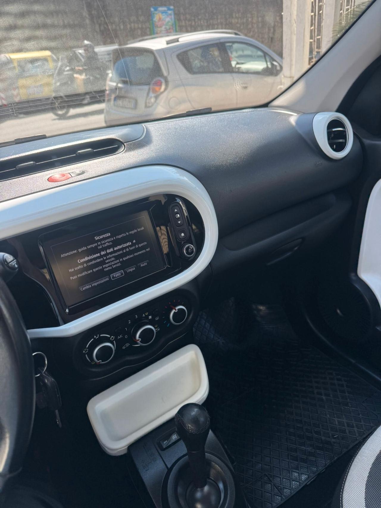 Renault Twingo SCe Stop&Start La Parisienne