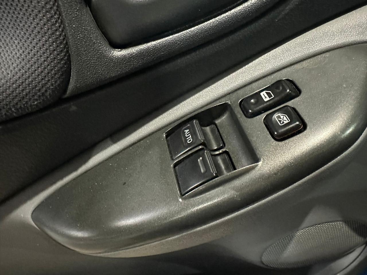 Toyota Yaris 1.3i 16V cat 5 porte Luna