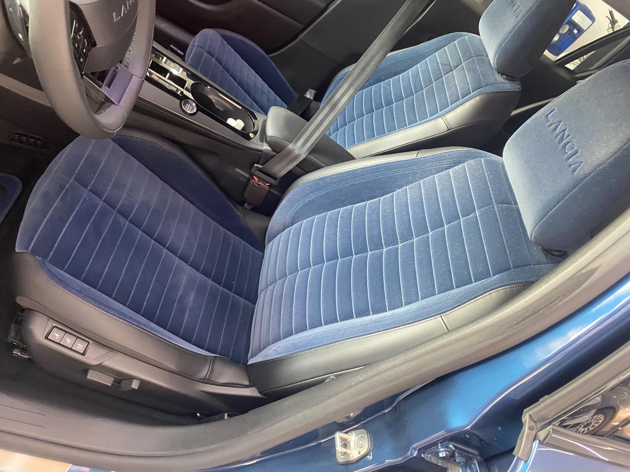 Lancia Ypsilon Hybrid e-DCT Edizione Cassina