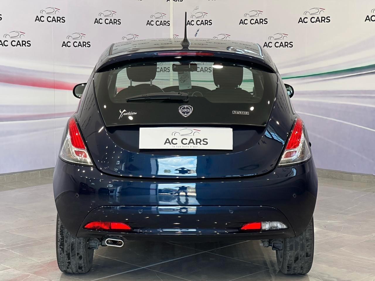 Lancia Ypsilon 1.0 FireFly 5 porte S&S Hybrid Ecochic Silver