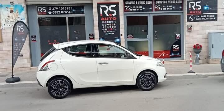 Lancia Ypsilon 1.2 69 CV 5 porte Silver