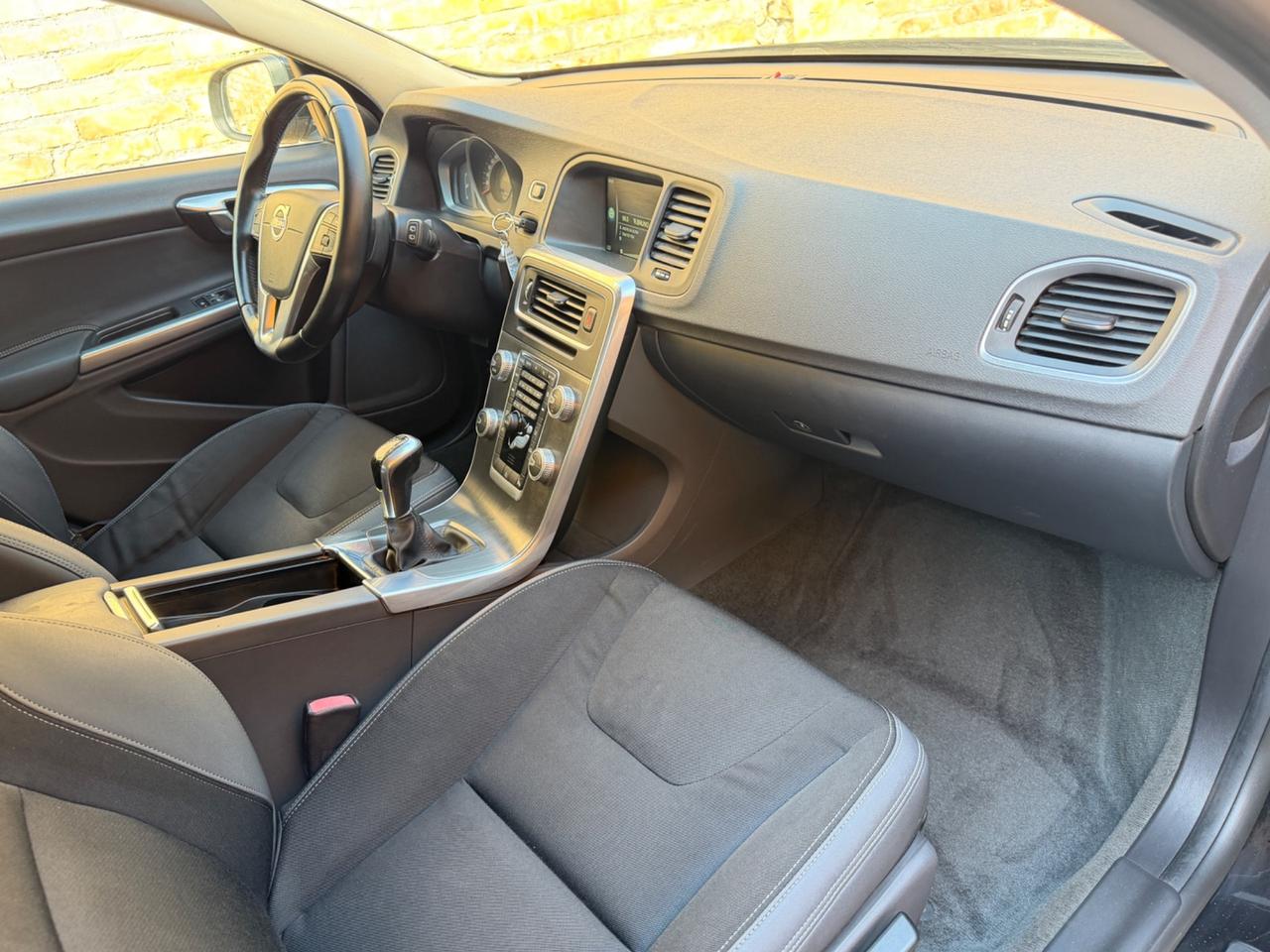 Volvo V60 D4 R-design Momentum