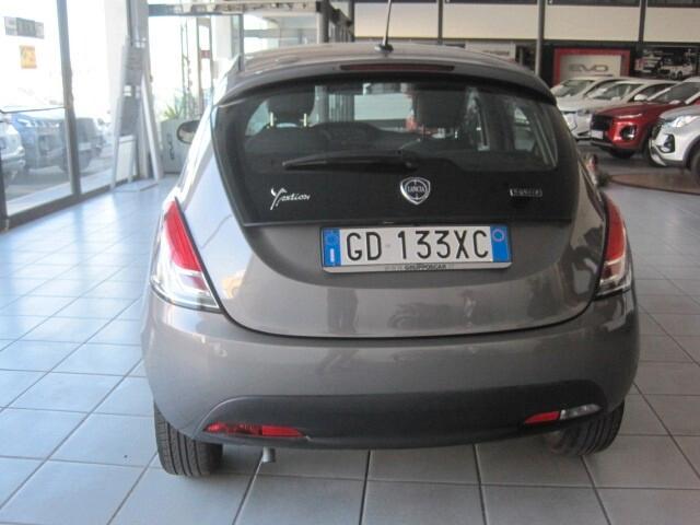 Lancia Ypsilon 1.0 FireFly 5 porte S&S Hybrid Ecochic Silver